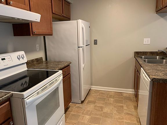 3rd image of 4416 Brockton Dr APT B