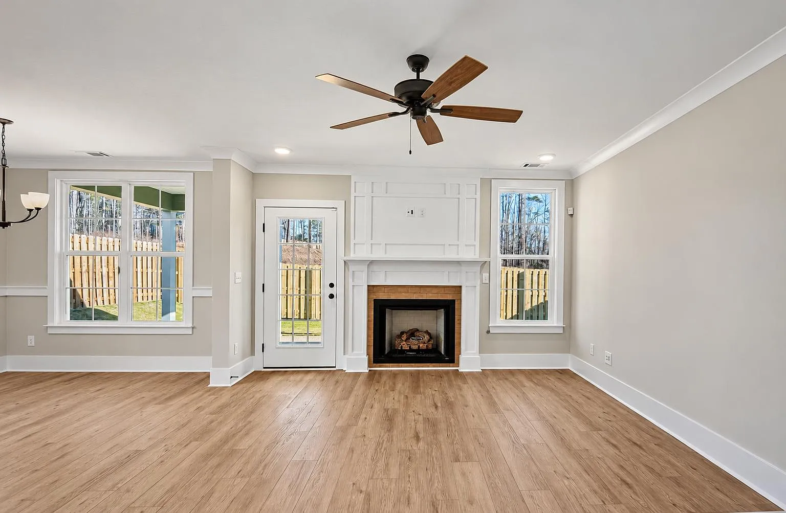 4 bed, 2161 sqft, $2,400 — Photo 3