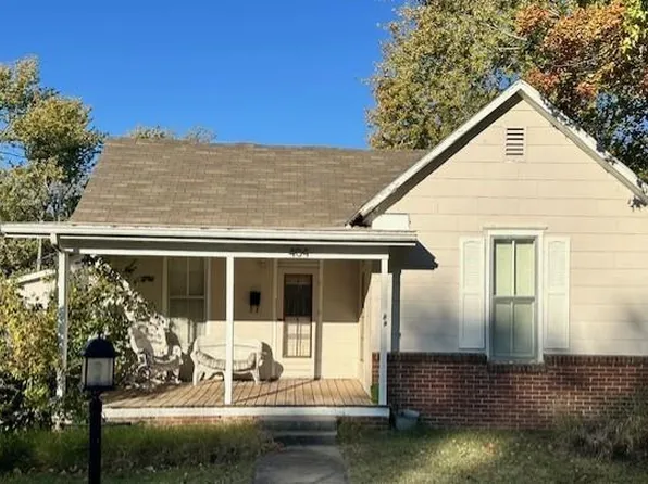 404 S Tucker St, Nevada, MO 64772