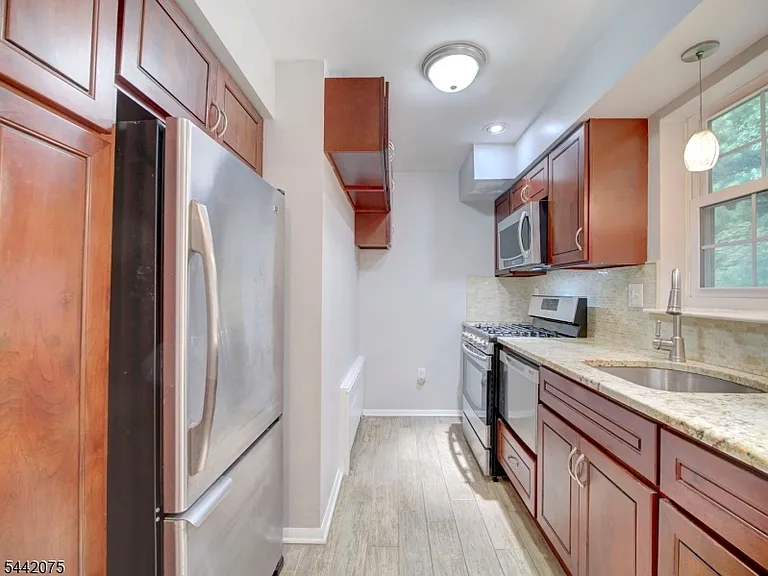 28 Wedgewood Dr #42 — Photo 10