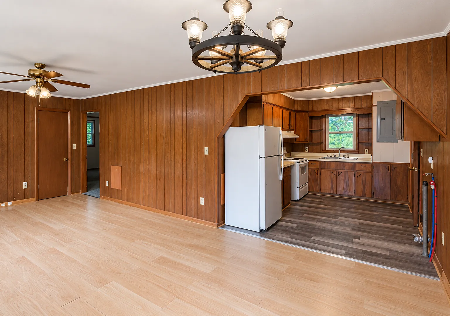 Pet-Friendly 3-Bedroom Home with Carport Near Roaring River Park — Photo 4