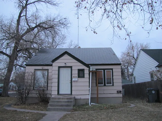 822 W Pershing Blvd — Photo 4