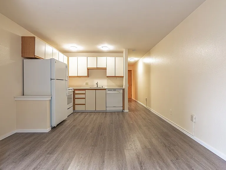Francis Ave Apartments — Photo 4