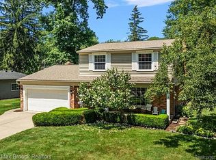 15940 Lauderdale Ave, Beverly Hills, MI 48025