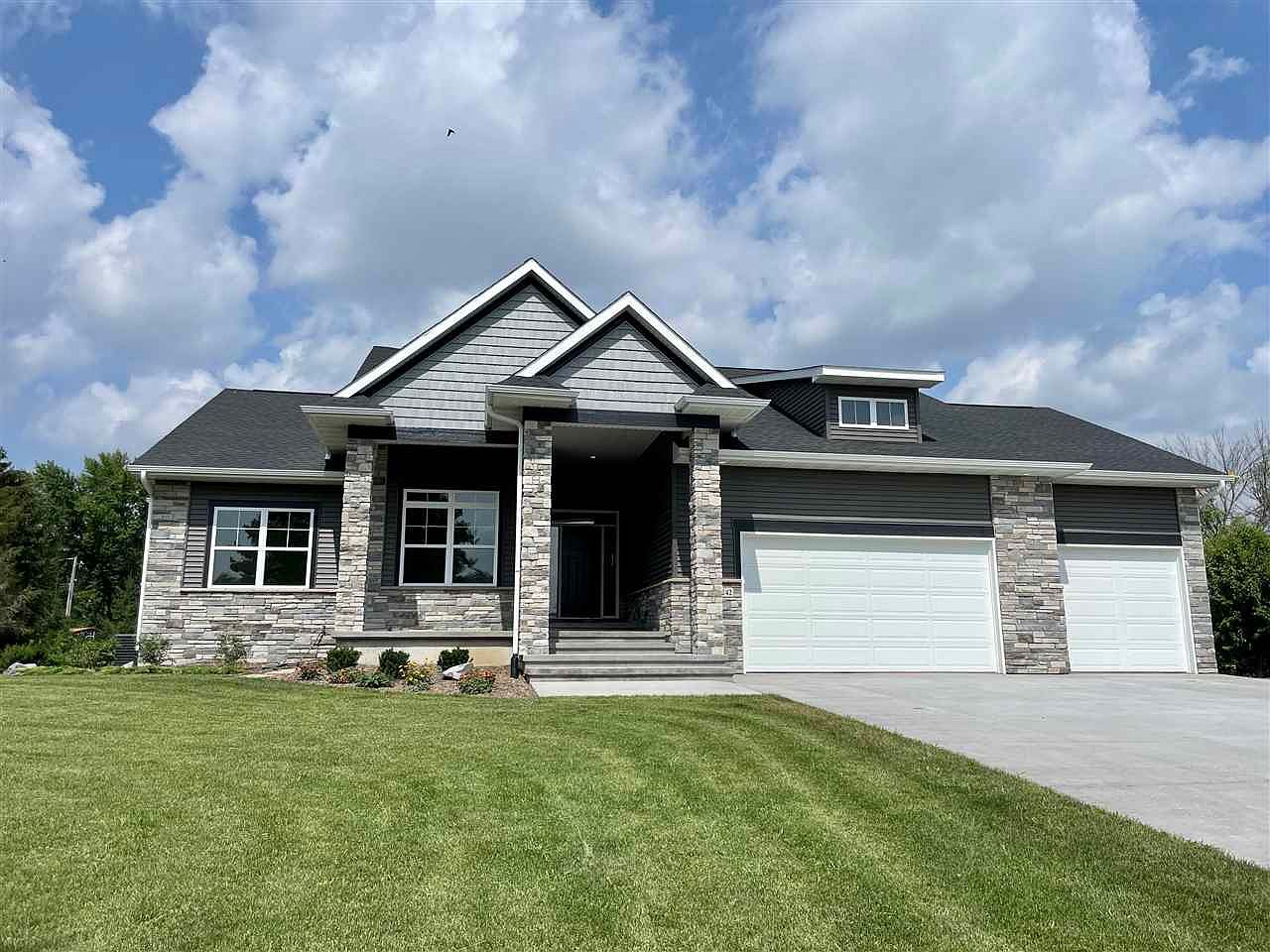 4242 Pleasant View Dr NE