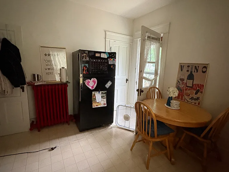 915 King St — Photo 3