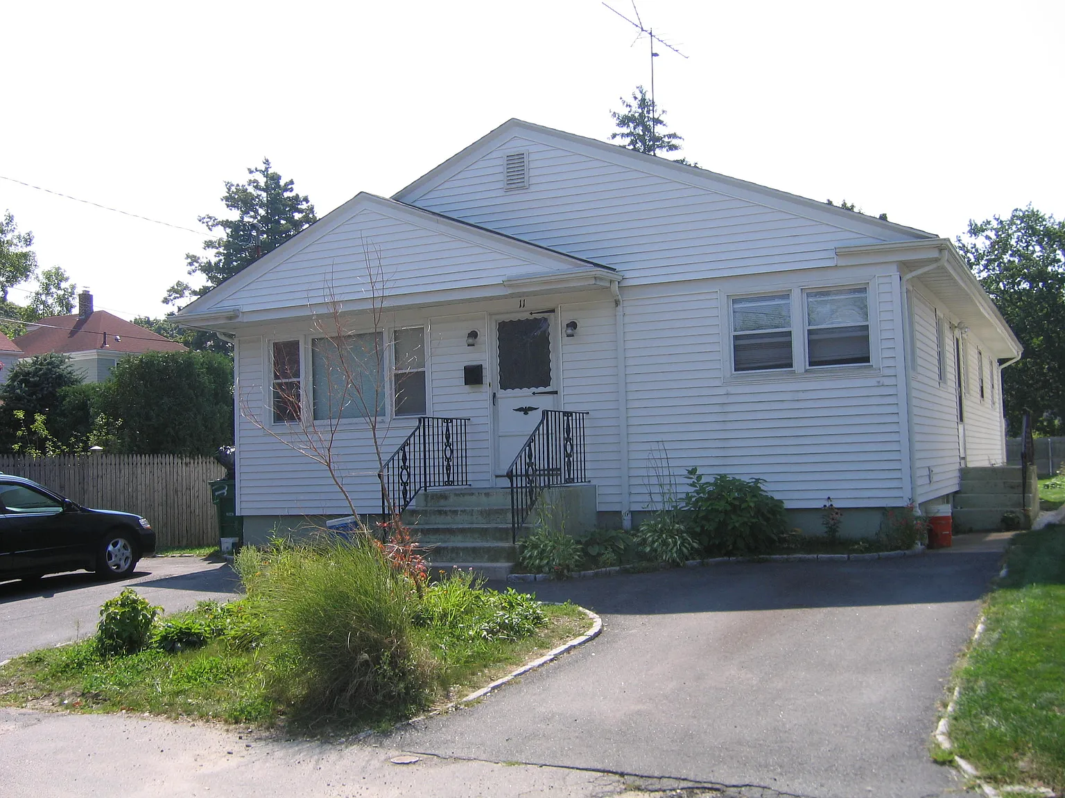 4 bed, $1,250 — Photo 1