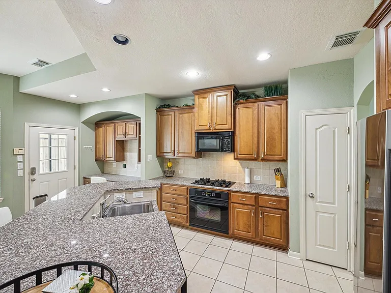 2403 Clippers Sq — Photo 10