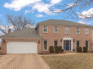 381 Prairie Knoll Dr, Naperville, IL 60565