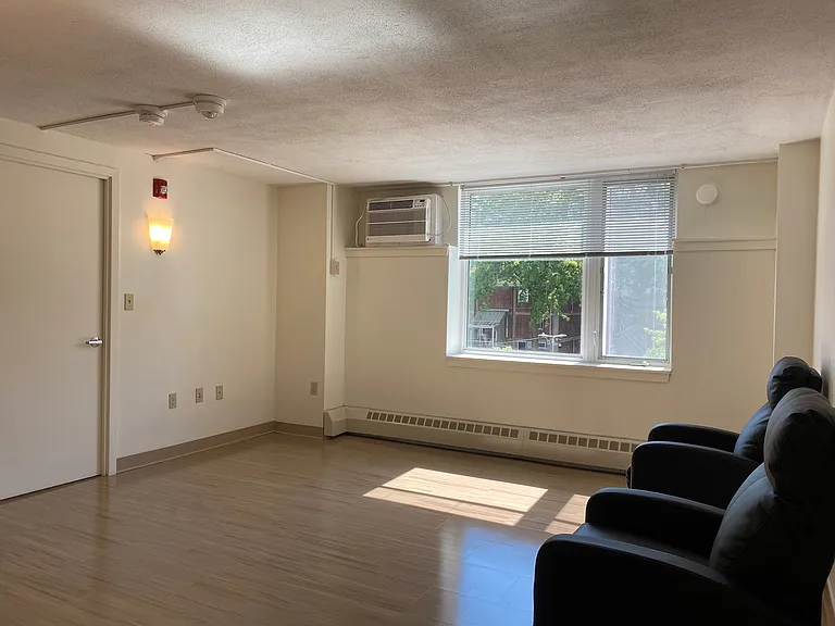 Castle Square Apartments — Photo 19