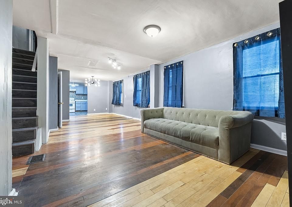 1st image of 2209 W 3rd St