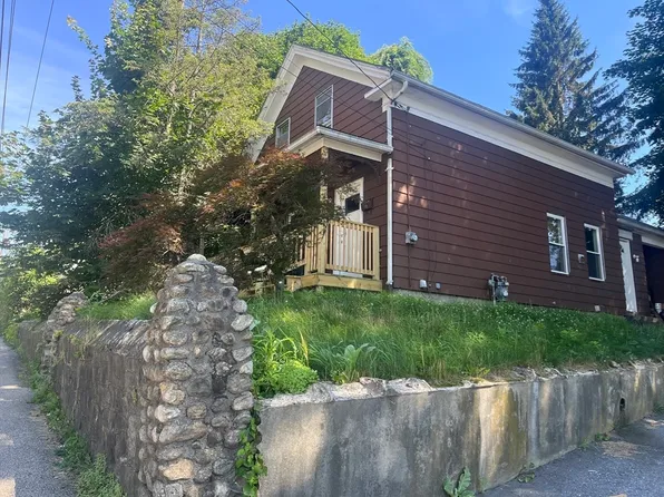 48 Lake St, Webster, MA 01570