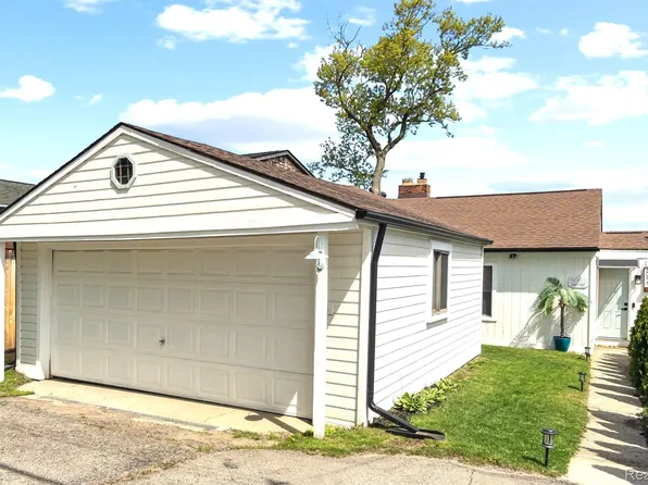 5096 Durnham Dr, Waterford, MI 48327