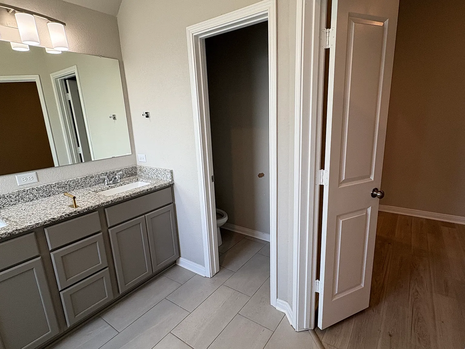4 bed, 2036 sqft, $2,700 — Photo 2