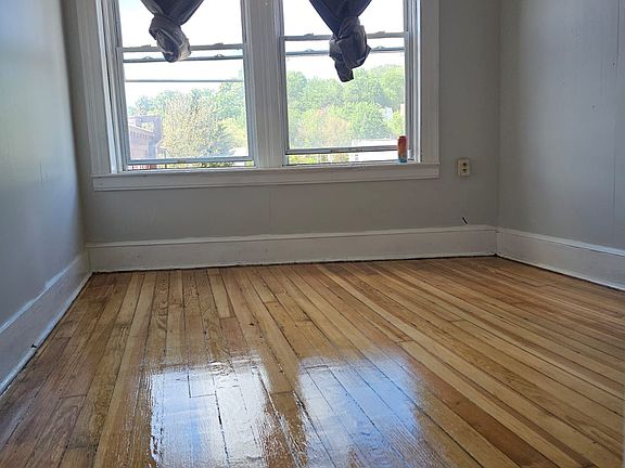 2nd image of 832 N Main St #4