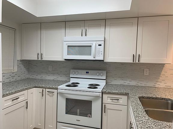 3rd image of 2668 Surrey Ct
