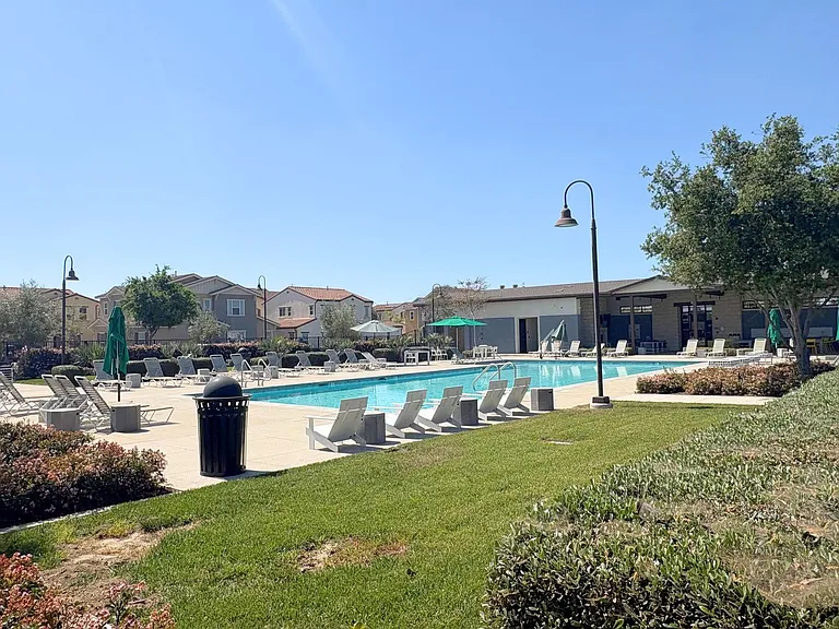 2848 E Berry Loop Privado #63 — Photo 16