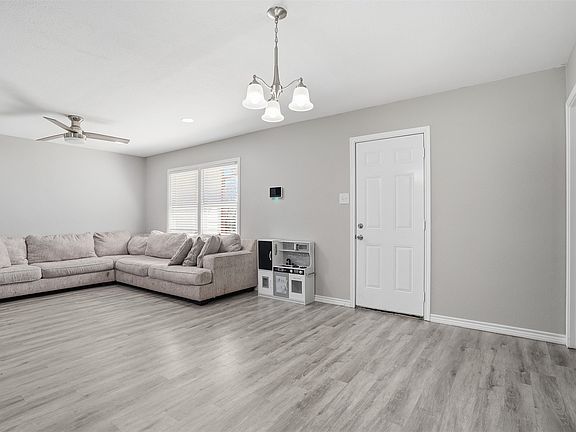 3rd image of 1540 Roma Ln