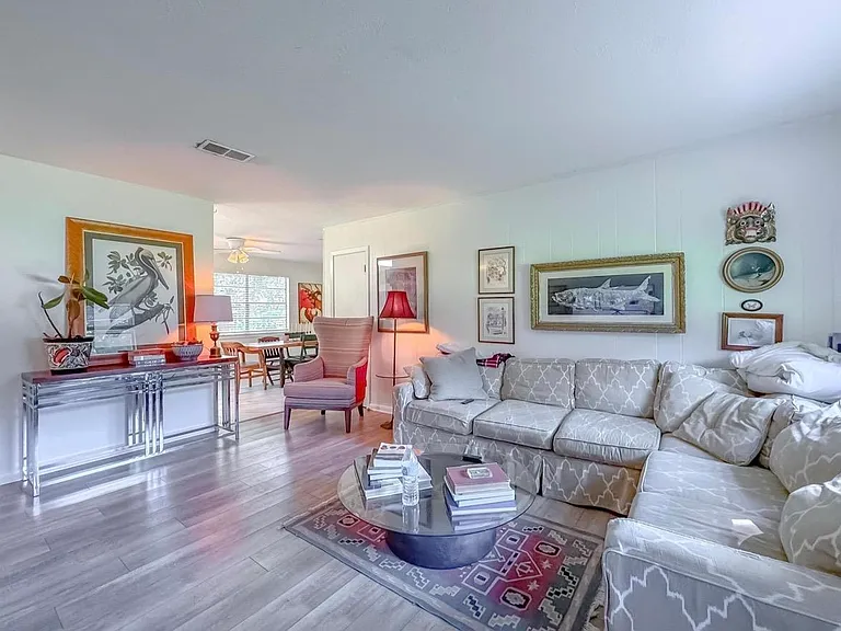 2034 Harriet Dr — Photo 3