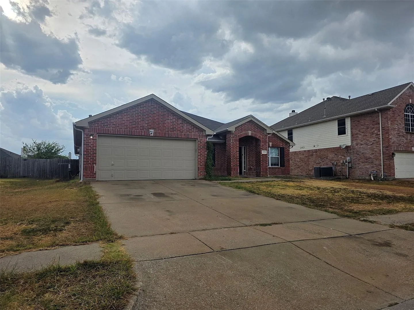 Affordable Lease Spacious One-Story Brick Home with Split Bedroom Floor Plan Well-maintained one-... — Photo 1