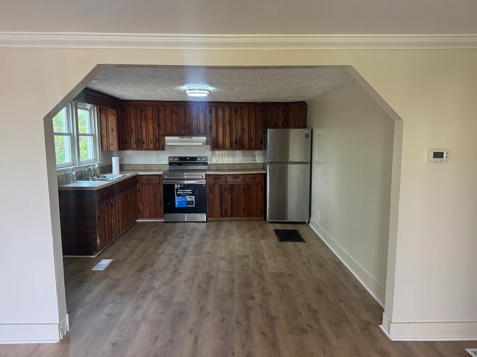 3 bed, $1,375 — Photo 2