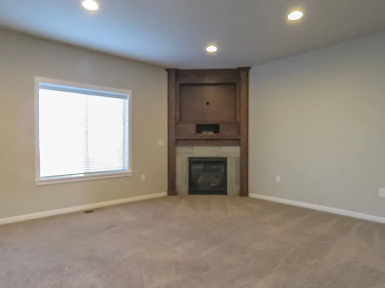 384 SW Mount Rainier St — Photo 6