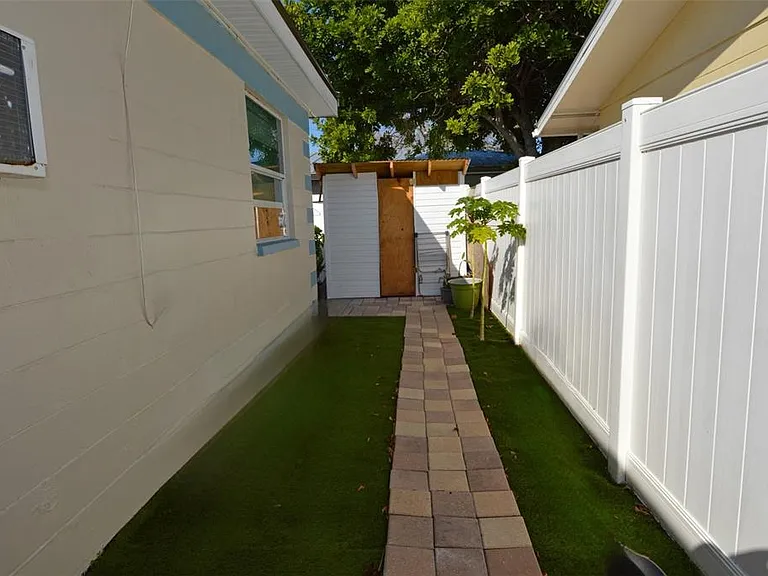 156 146th Ave E #B — Photo 46