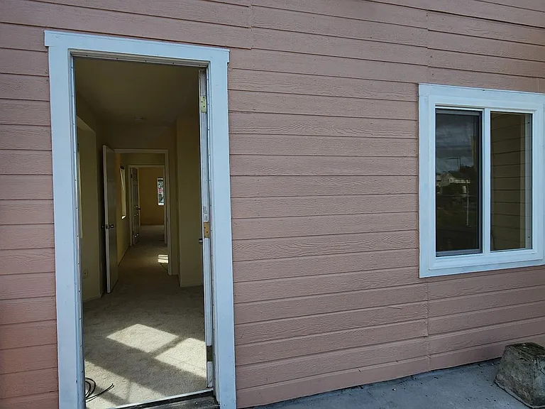 1723 Livingston Ln — Photo 11