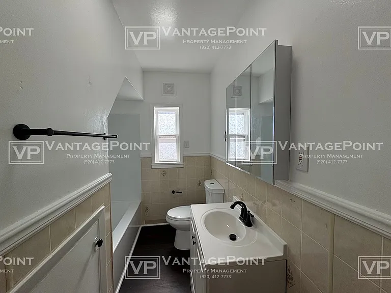 513 E Quincy St — Photo 15