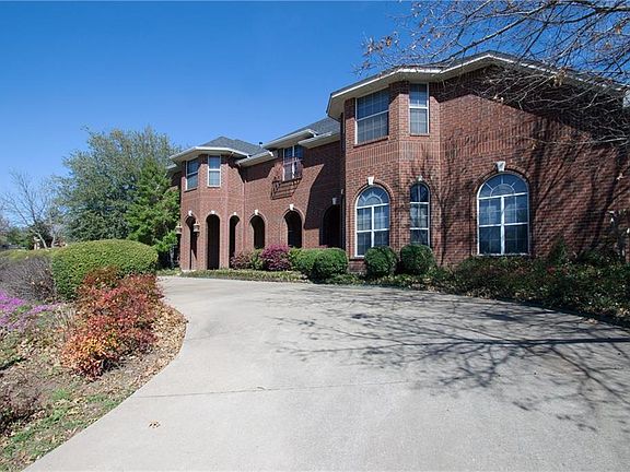 3rd image of 501 Edgewood Ln