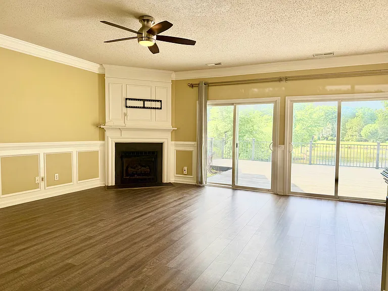 600 Canyon Lake Cir — Photo 3