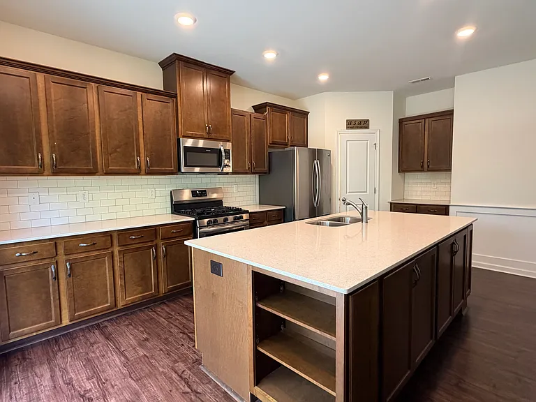 1113 Epiphany Rd — Photo 13