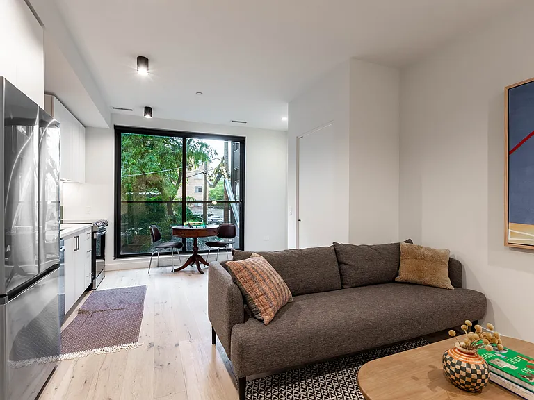 1712 Oak #203 (former model unit)