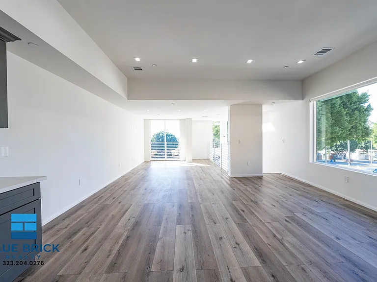 5239-5241 Huntington Dr S — Photo 9