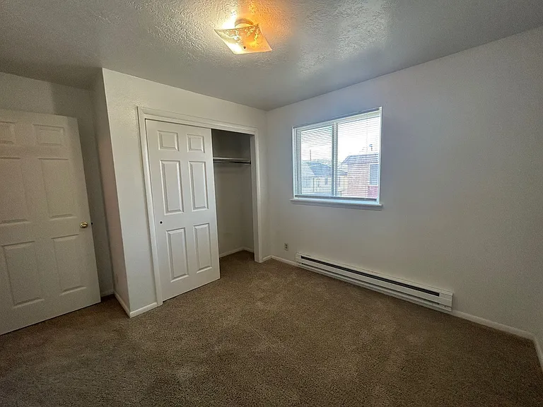 Main 819 S — Photo 21