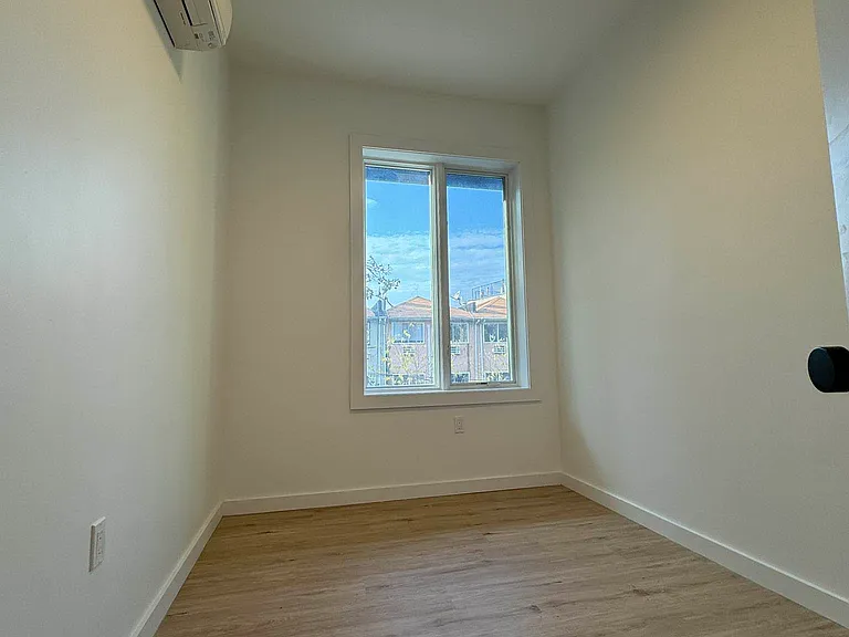 23 Eldert St #2B — Photo 8