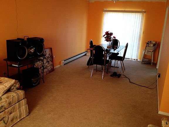 4th image of 102 Heather Cir