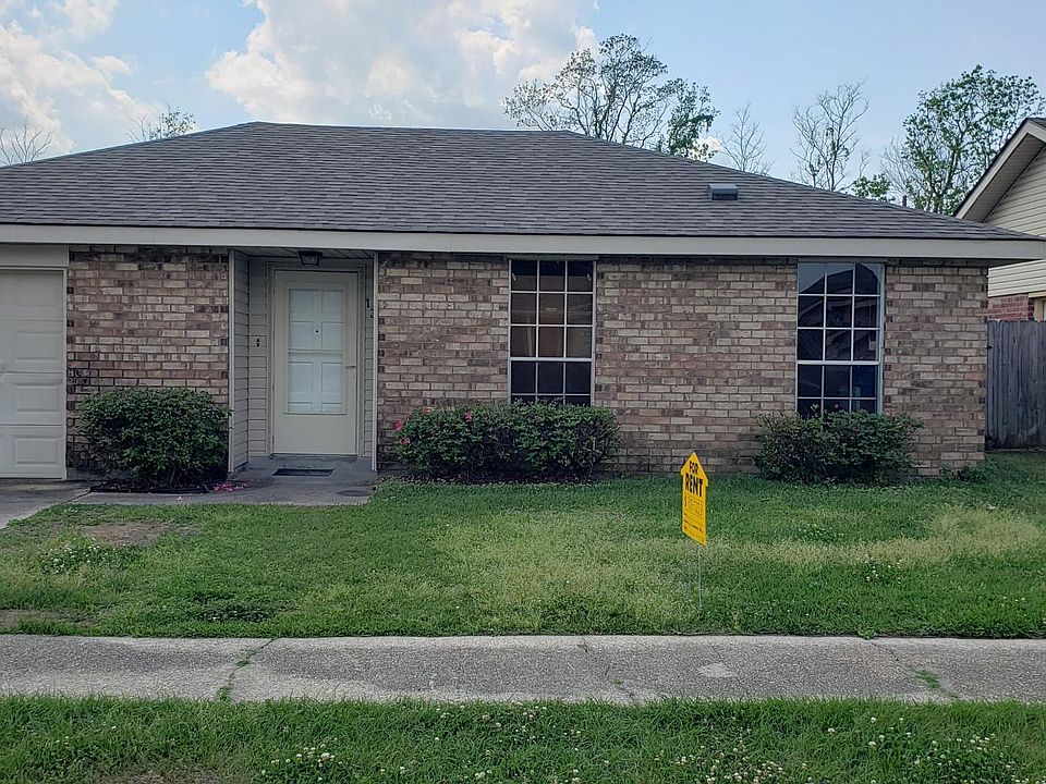 1st image of 136 Riverview Dr