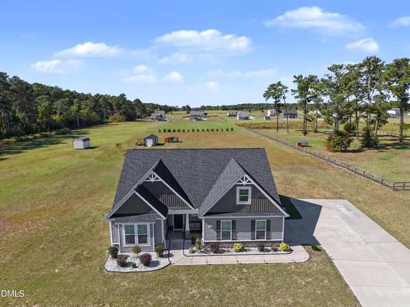 157 Sweet Grass Ln, Raeford, NC 28376