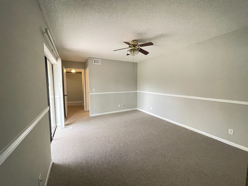 2nd image of 3680 Village Dr Unit D