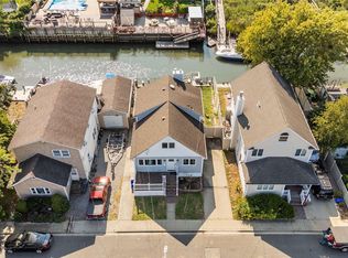 3300 Parkway Dr, Baldwin, NY 11510