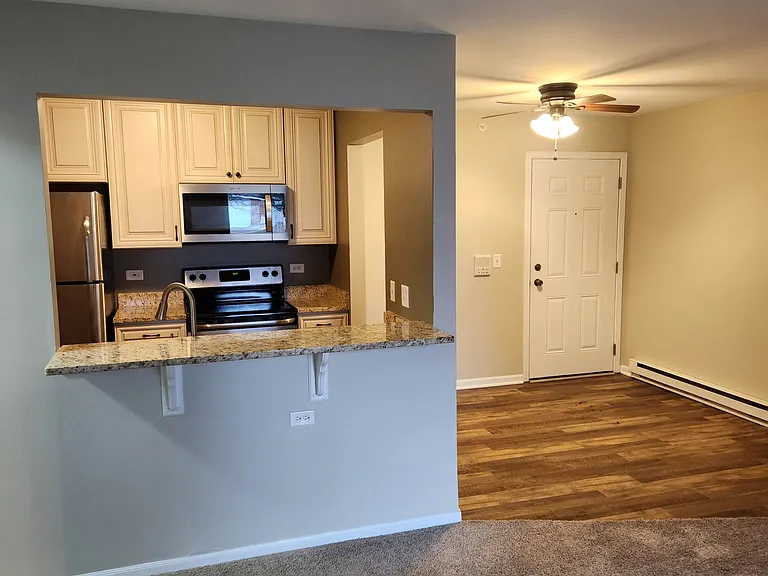 360 Leah Ln — Photo 2