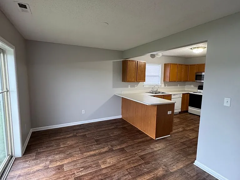 644 Springtree Ln — Photo 8