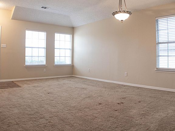 5th image of 1207 Greenbriar Ln