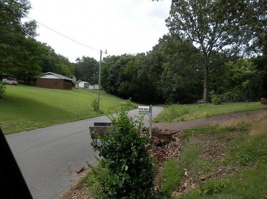 2nd image of 2124 Old Cloverdale Rd