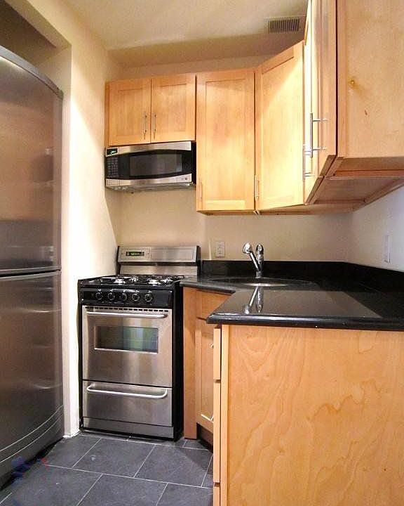 1st image of 422 E 9th St APT 2