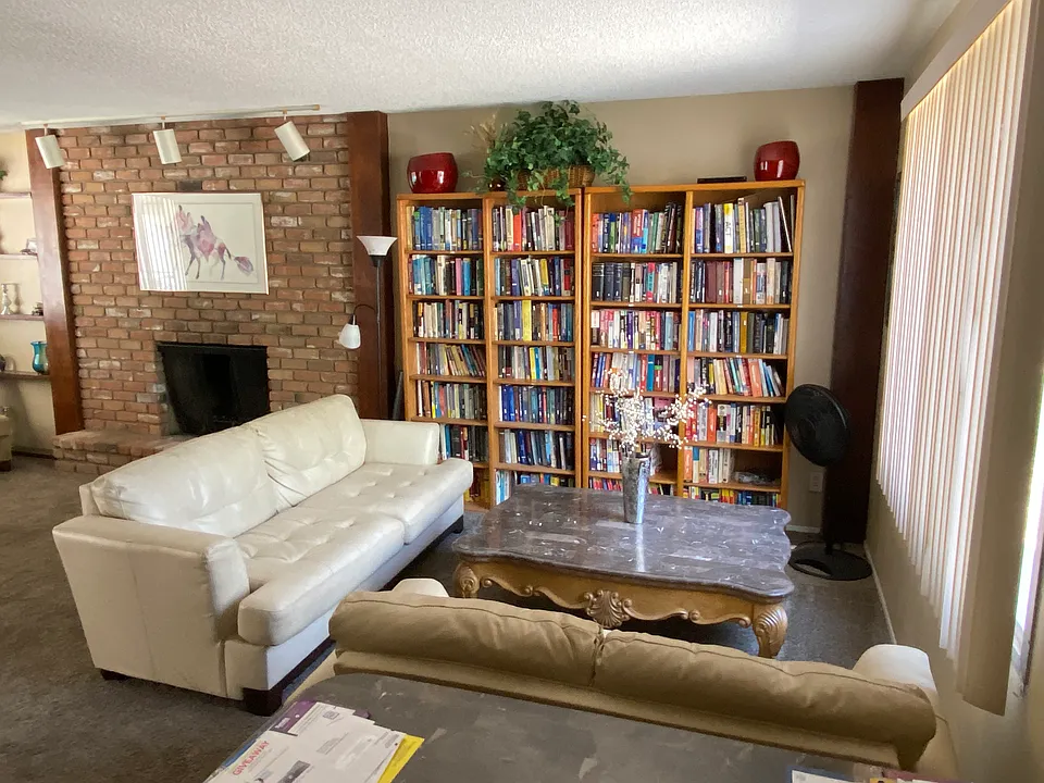 1043 E Loma Vista Dr #5