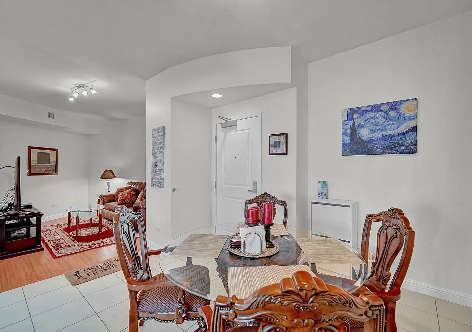 1 Bedroom fully furnished high-rise condo! — Photo 4