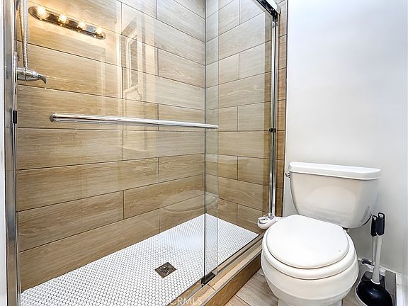 4th image of 635 Elm Ave APT 10