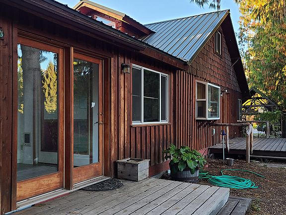 Side yard entrance into sunroom
